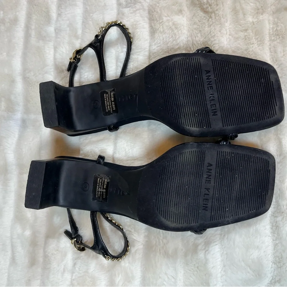 Anne Klein W9 iFlex Jelina Square Toe Summer Fall Chain Accent Black Gold Heels